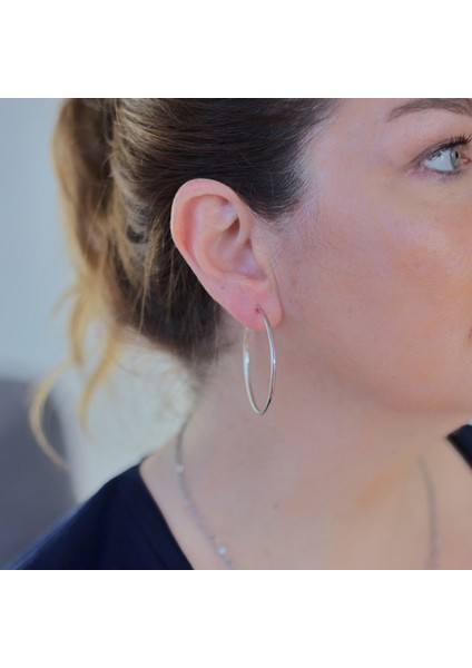 Zarafeti Tamamlayan Şık Halka Küpeler - Her Anınıza Işıltı Katın!