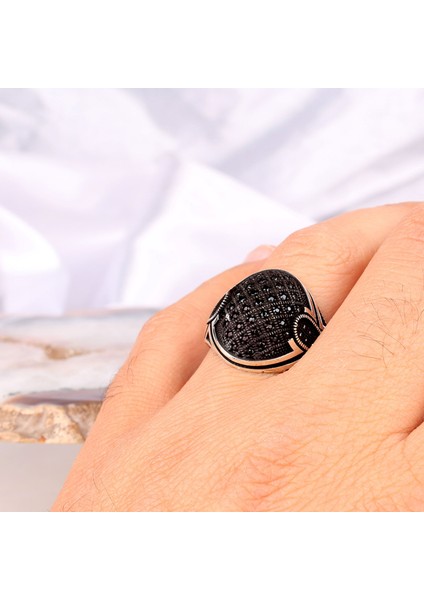 925 Ayar Gümüş Oval Model Mikro Taşlı Erkek Yüzük