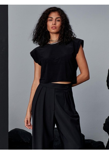 Oversize Kesim Vatkalı Dökümlü Bisiklet Yaka T-Shirt - Siyah