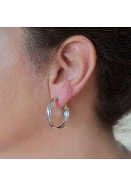 Zarif ve Şık: Gümüş Rengi Klasik Halka Küpe fiyatları