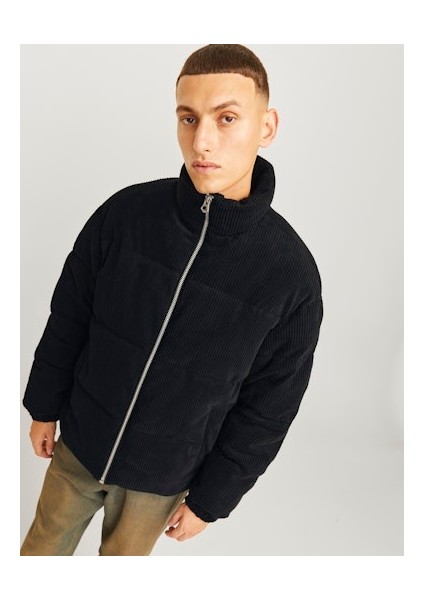 Jack Jones Erkek Rüzgar Geçirmez Siyah Kadife Puffer Mont 12260464S modelleri