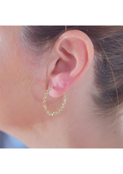 Altın Rengi Şıklık: Zincir Desenli Halka Küpe