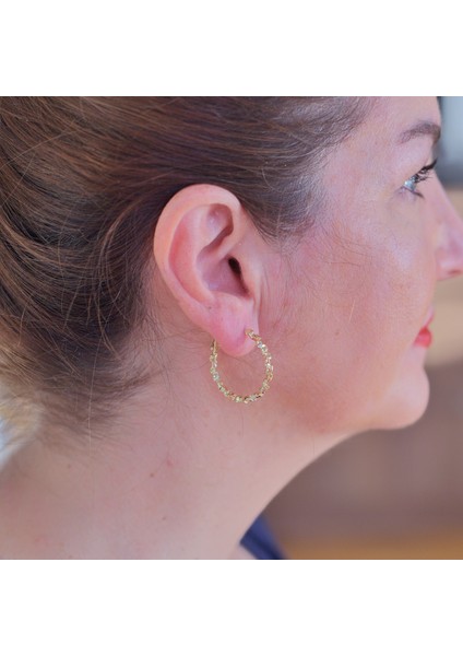 Altın Rengi Şıklık: Zincir Desenli Halka Küpe fiyatları