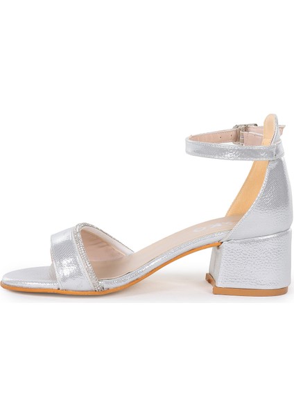 Elos Günlük Kız Çocuk 4 Cm Topuklu Sandalet Ayakkabı fırsatları