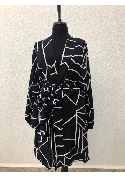 Beyaz Çigili Siyah Kısa Kimono