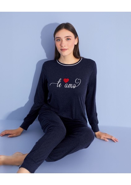 Kadın Pamuklu Uzun Kollu Bisiklet Yaka Yazı Detaylı Pijama Takımı