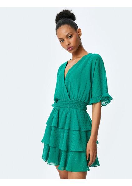 Katlı Volanlı Kruvaze Yaka Puantiyeli Gipeli Mini Elbise