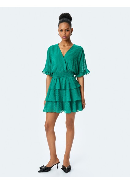 Katlı Volanlı Kruvaze Yaka Puantiyeli Gipeli Mini Elbise modelleri