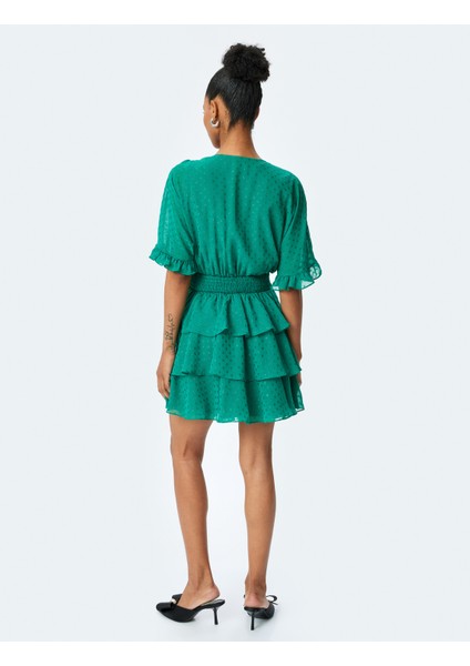 Katlı Volanlı Kruvaze Yaka Puantiyeli Gipeli Mini Elbise fırsatları