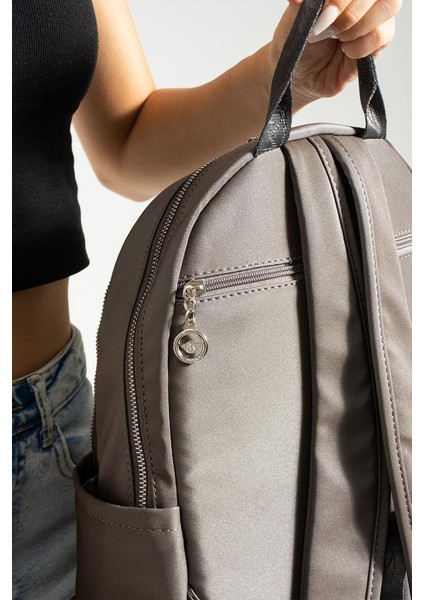 Saten Kumaş Kadın Sırt Çantası 38*28 cm Yağmur Itici Kumaş Mega Bag Günlük Kullanıma Uygun modelleri