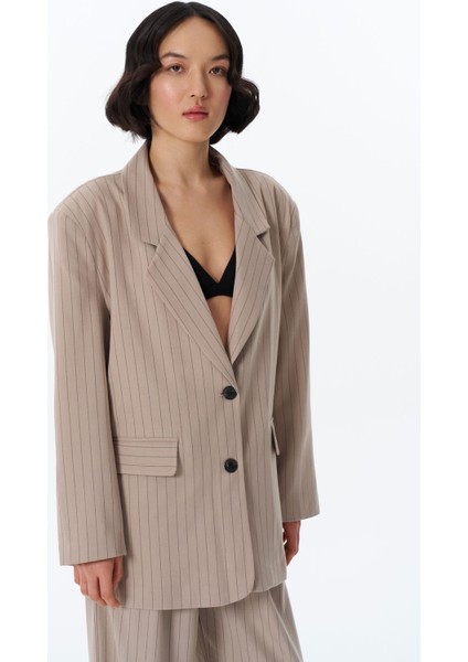 İnce Çizgili Düğmeli Oversize Blazer Ceket Bej