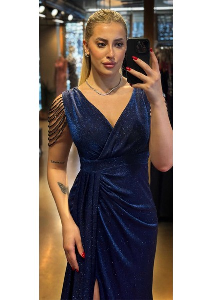 Saks Kalın Askı Boncuk Işlemeli Yırtmaçlı Düz Kesim Simli Kumaş Uzun Abiye Elbise 7551