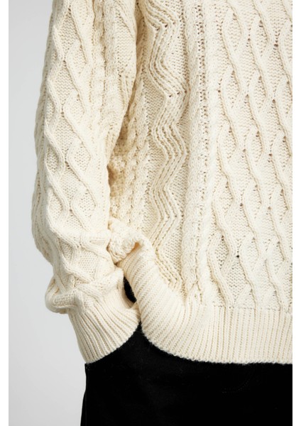 Ekru Beyaz Kalın Örme Triko