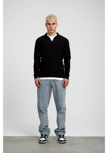 Siyah Yaka Detaylı Triko