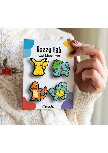 Pokemon 4lü Mini Ahşap Rozet Set - Pikachu Bulbasaur Squirtle Charmander - Broş - Yaka Çanta Aksesuar