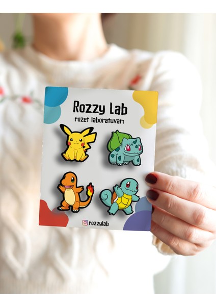 Pokemon 4lü Mini Ahşap Rozet Set - Pikachu Bulbasaur Squirtle Charmander - Broş - Yaka Çanta Aksesuar modelleri