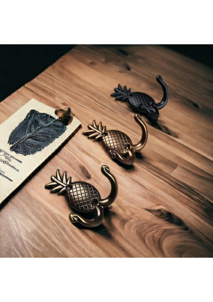 Metal Ananas Tasarımlı Pormanto Askısı