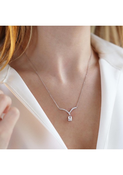 V Baget Modeli Gümüş Kolye
