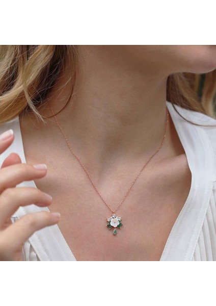 Zambak Çiçeği Rose Gold Kaplama Yeşil Zirkon Taşlı Gümüş Kolye fırsatları