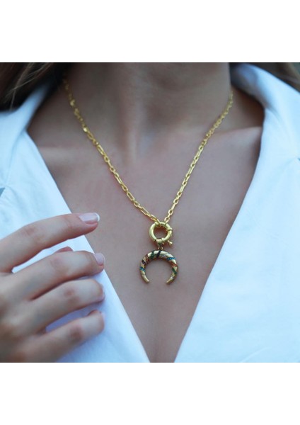 Renkli Zirkon Taşlı Hilal Modeli Önden Klipsli Gold Kaplama Zincir Gümüş Kolye