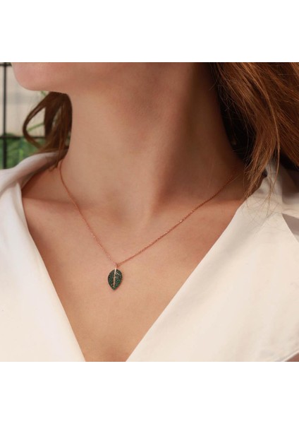 Yaprak Model Yeşil Zirkon Taşlı Rose Gold Kaplama Gümüş Kolye