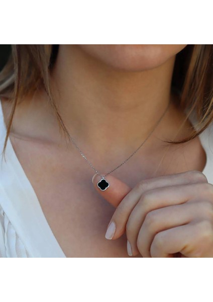 Ikonik Alhambra Yonca Siyah Mine Işli Gümüş Kolye modelleri