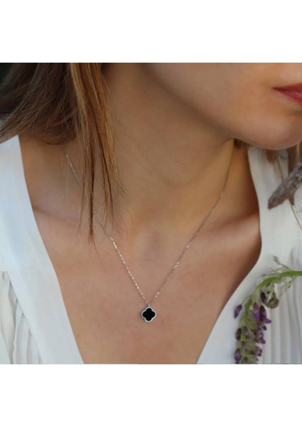 Ikonik Alhambra Yonca Siyah Mine Işli Gümüş Kolye fırsatları