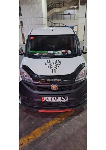 Stickerlı Fiat Doblo Kaput Rüzgarlığı Parlak Siyah 2015 ve Sonraki Modeller 4 mm Kalın Plastik