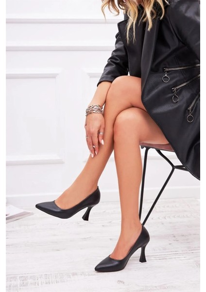Kafkaslar 9 cm Kadeh Topuklu Büyük Numara Kadın Stiletto Ayakkabı
