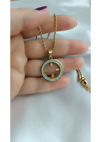 Kararma Yapmaz Çeyrek Yuvalı Kolye