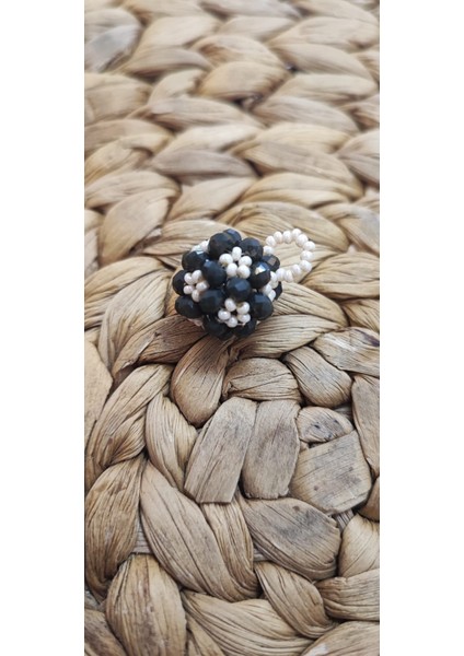 Yuvarlak Formda Füme ve Beyaz Boncuk Işlemeli Cevşen / Kolye - Yaka Iğnesi - Maşallah modelleri