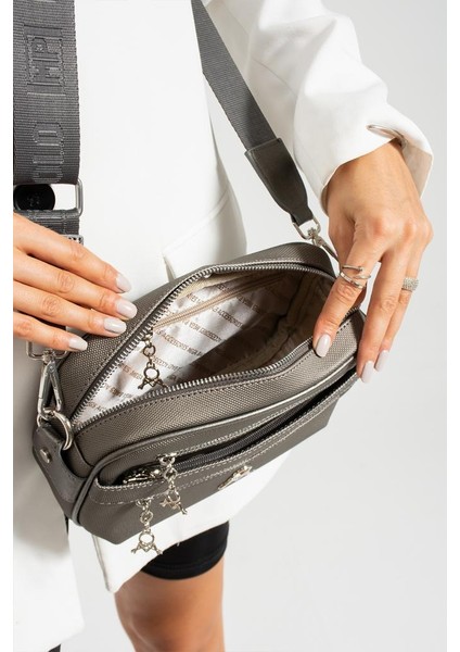 Kadın Postacı Çanta 23*18 cm Çapraz Askılı Suni Deri Omuz Çantası Mega Bag Günlük Kullanıma Uygun modelleri