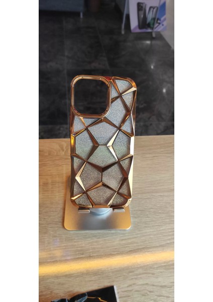 Apple iPhone 14 Pro Max Uyumlu Taşlı Baklava Desenli Karbon Kapak Hologramlı Darbe Korumalı Kılıf