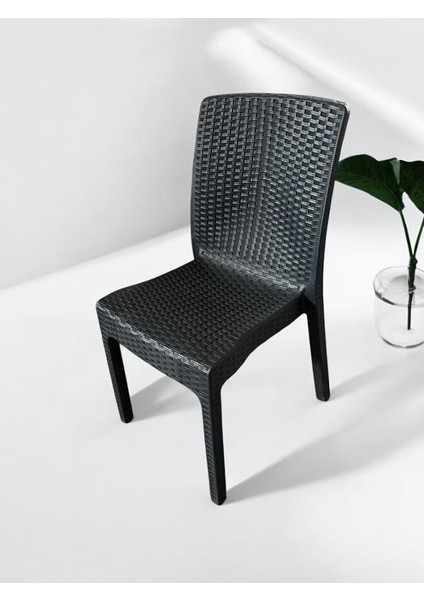 Kolsuz Rattan Sandalye