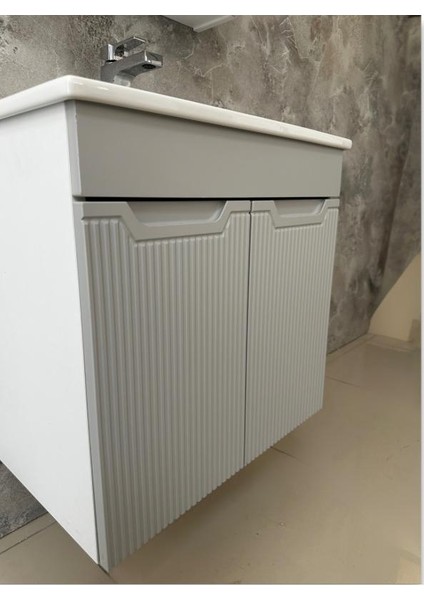 Banyo Dolabı Aynalı Cnc Işlemeli Membran Kapaklı 65 cm