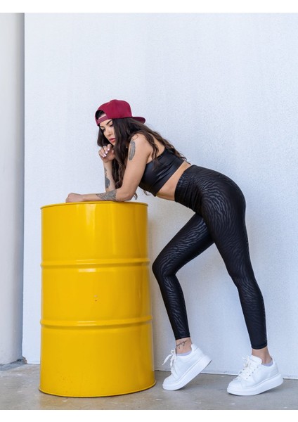 Siyah Kendinden Zebra Desen Deri Görünümlü Kumaş Spor Tayt modelleri