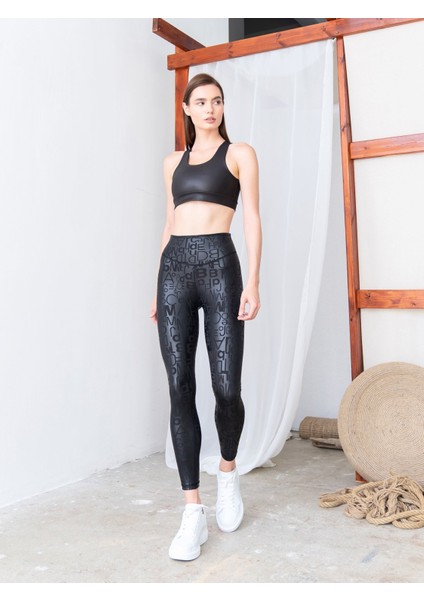 Siyah Kendinden Harf Desenli Deri Görünümlü Kumaş Spor Tayt