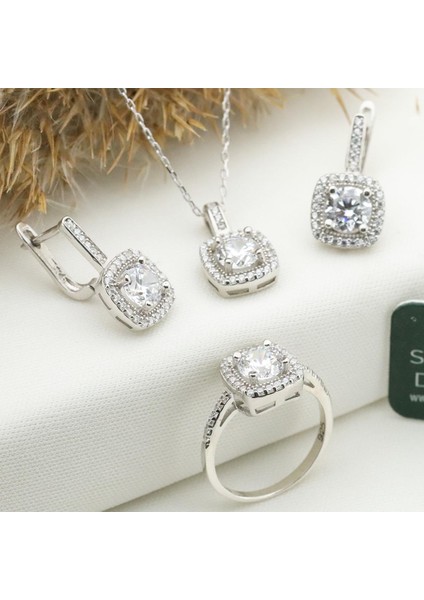 Oval Montür 3.00 Ct Starlıght Dıamond Gümüş Takım
