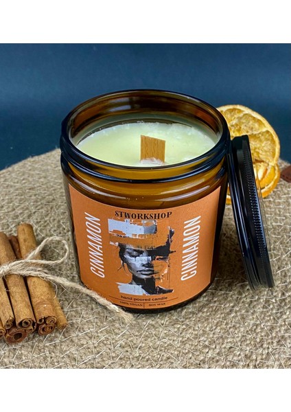 Cinnamon: Tarçın Aromalı Ahşap Fitilli Dekoratif ve Meditatif Mum - 390GR Özel Tasarım Etiket