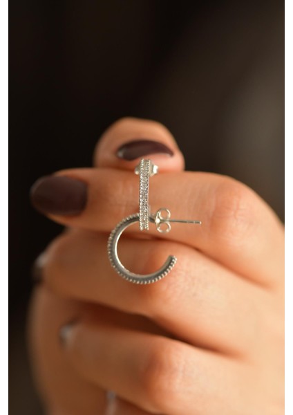 Zirkon Taşlı Rodyum Halka Model Çivili Gümüş Küpe (O)