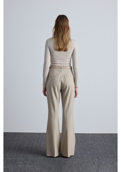 Flare Paça Klasik Pantolon Bej fırsatları