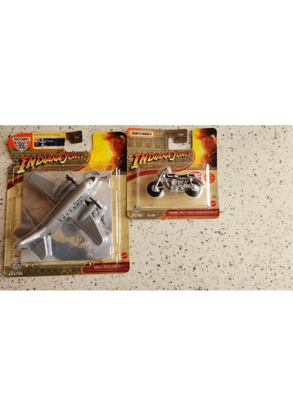 Indiana Jones Set - Sky Busters Mbx Airliner & Indiana Jones Themed Ducati Scrambler (1/64)