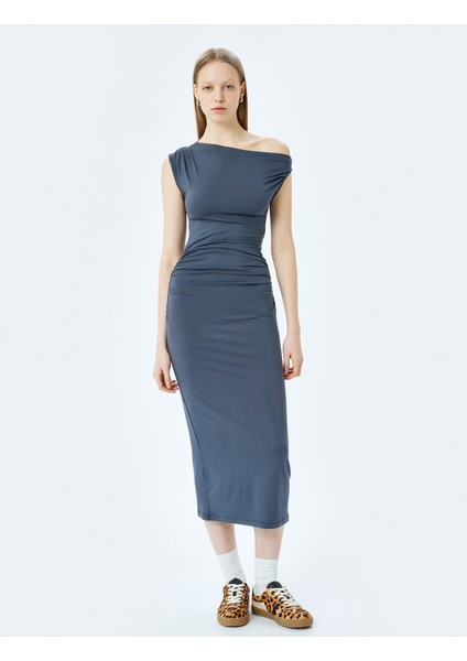 Asimetrik Yaka Omzu Açık Kısa Kollu Drapeli Viskon Midi Elbise modelleri
