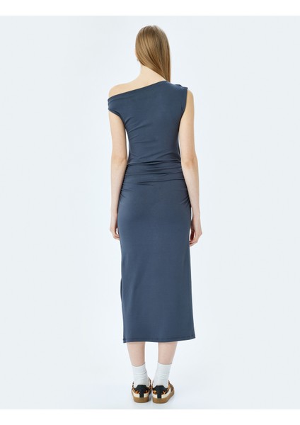 Asimetrik Yaka Omzu Açık Kısa Kollu Drapeli Viskon Midi Elbise fırsatları