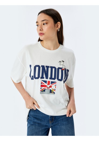 Snoopy Lisanslı Arkası Baskılı Kısa Kollu Oversize Tişört