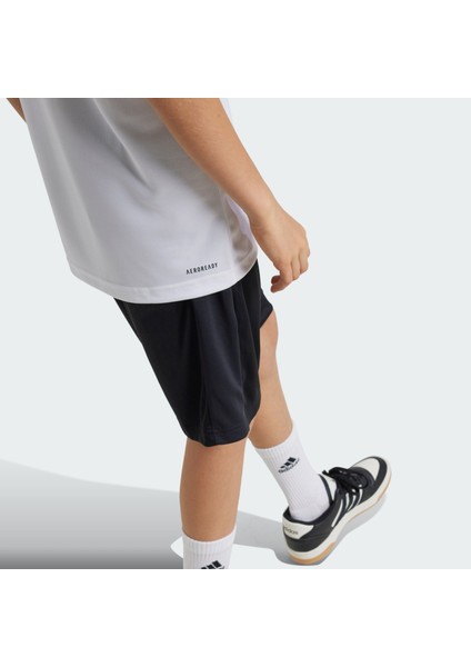 Sportswear IW0853 Train Essentials Logo Regular Fit Tee Kids fırsatları