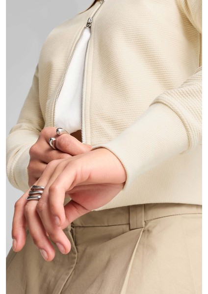 Premium Essentials Kadın Krem Ceket Modern Kesim ve Şık Tasarım ile fırsatları