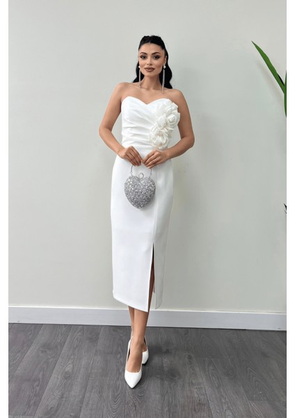 Atlas Kumaş Gül Detaylı Straplez Kalem Elbise - Beyaz