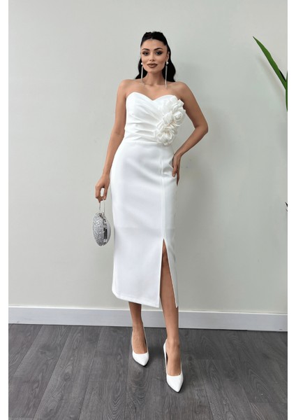 Atlas Kumaş Gül Detaylı Straplez Kalem Elbise - Beyaz fiyatları