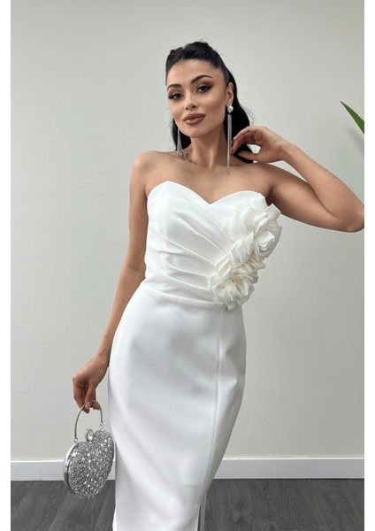 Atlas Kumaş Gül Detaylı Straplez Kalem Elbise - Beyaz fırsatları